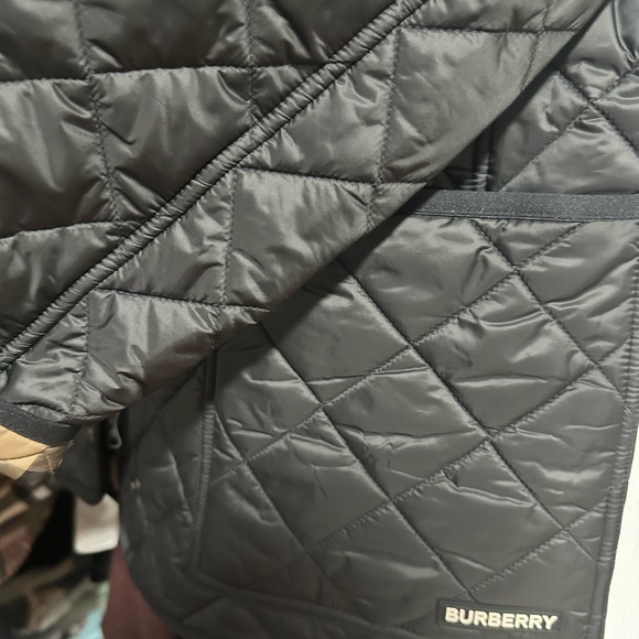 Burberry Black Quilted Puffer Jacket with Signature Check Lining - Picture 5 of 10